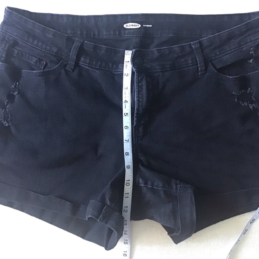 Old Navy Mid Rise Boyfriend Shorts Woman’s Size 20 Black Distressed Cuffed Hem - Picture 8 of 9